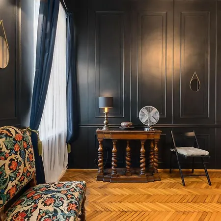 The Escapade From A Jewish District Appartement *